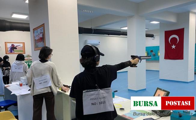 Havalı tabanca atış müsabakaları yapılıyor