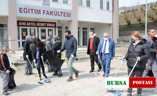Hep birlikte kampüsü temizlediler
