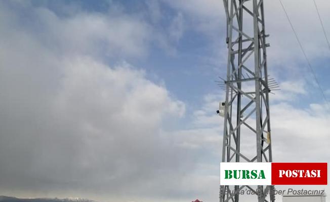 Hırsız ve definecilerden usanan muhtar köyün girişine kamera taktırdı