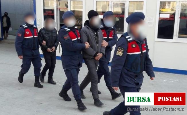 Hırsızlık için girdikleri fabrikada suçüstü yakalandılar