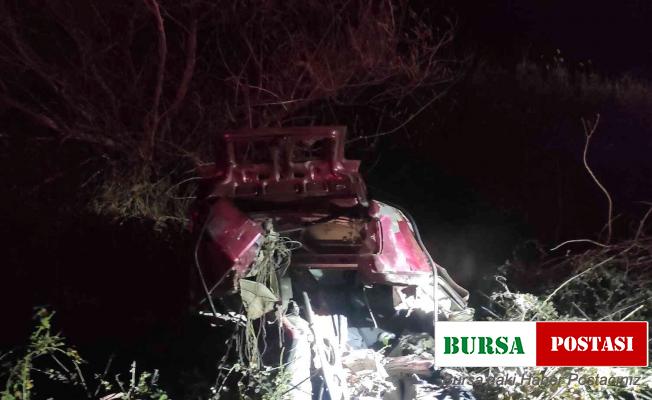 Hurdaya dönen araçtan 2 yaralı çıktı