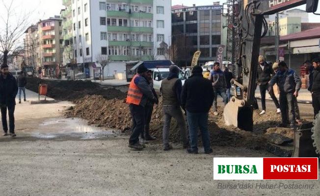 Iğdır’da doğalgaz borusu patladı, vatandaşlar film izler gibi izledi