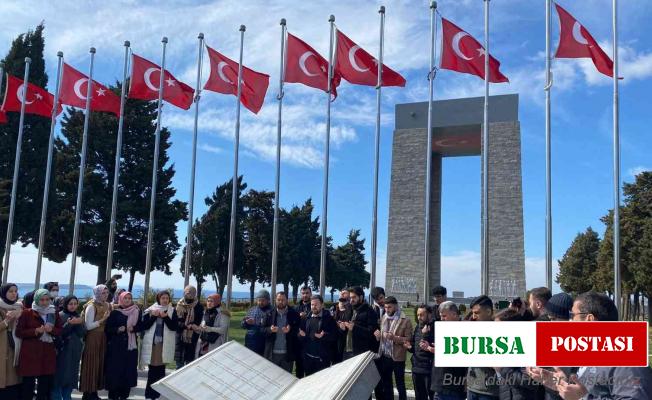 İlahiyat öğrencileri Çanakkale’de ecdadın huzurunda duaya durdu
