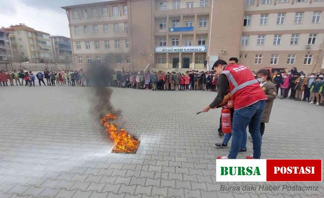 İlkokul öğrencilerine yangın tatbikatı