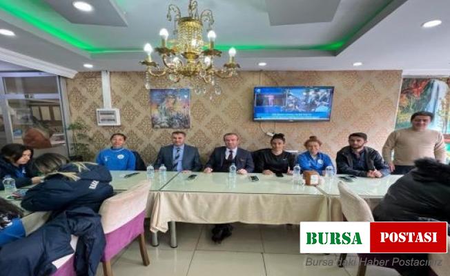 İş adamı Kaya, kadın sporcuları yemekte ağırladı