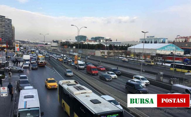 İstanbul’da kar tatilinin ardından trafik yoğunluğu yüzde 50’yi geçti