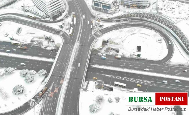 İstanbul’da vatandaşlar kar tedbirlerine uydu, yollar boş kaldı