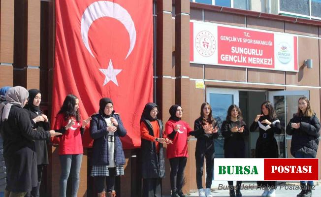 İstiklal marşını işaret dili ile okudular