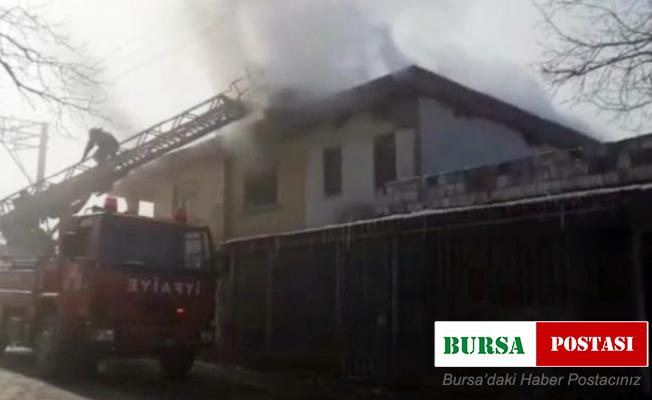 İtfaiyenin zamanında müdahalesi evi küle dönmekten kurtardı