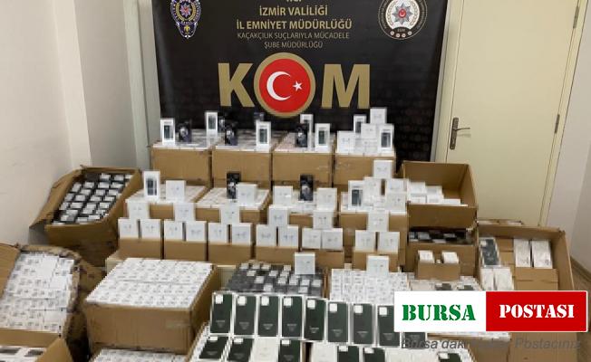 İzmir’de kaçak cep telefonu operasyonu