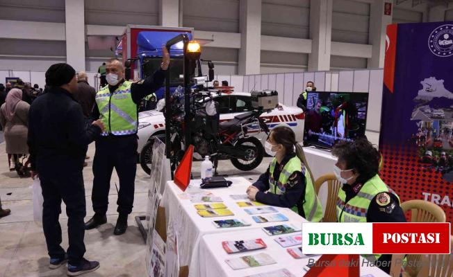 Jandarma ekipleri 13 bin traktör sürücüsüne ’trafik eğitimi’ verdi