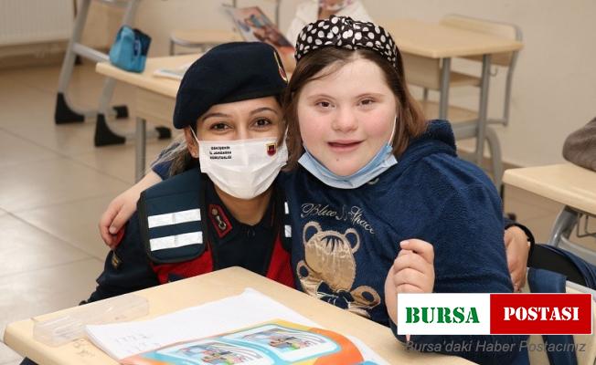 Jandarma ekipleri down sendromlu öğrencilerle buluştu