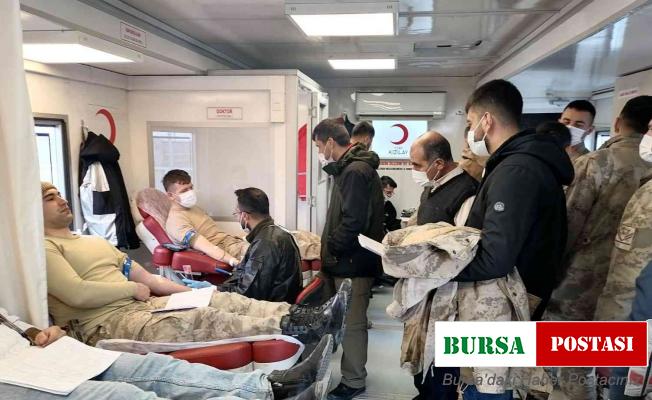 Jandarma personellerinden Kızılay’a kan bağışı