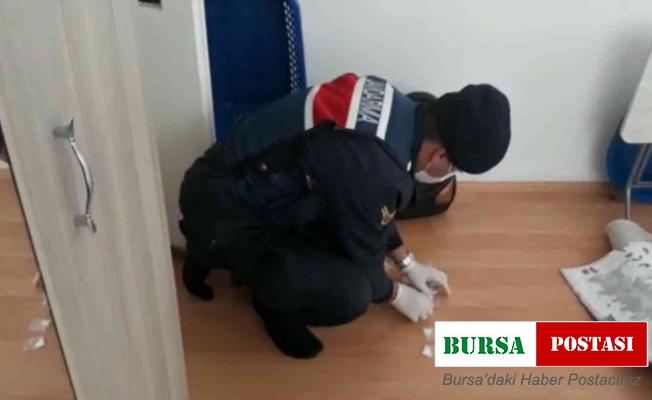 Jandarmanın operasyonunda halının altından uyuşturucu çıktı