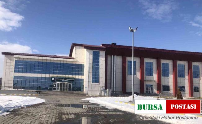 Kafkas Üniversitesi Olimpik Yüzme Havuzu’nun durumu içler acısı