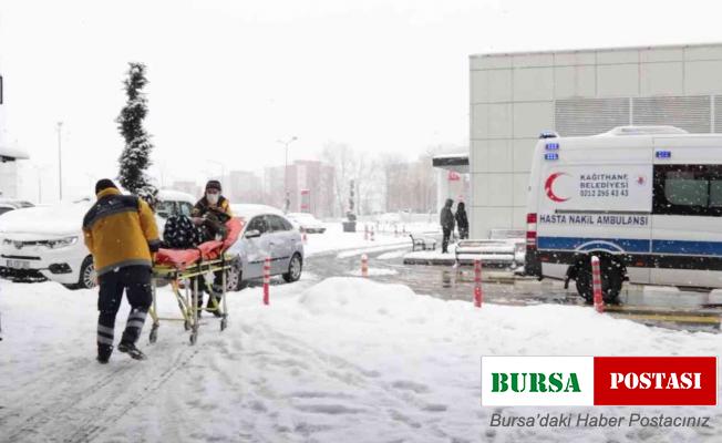 Kağıthane Belediyesi hastalara ulaşım hizmeti veriyor