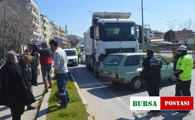 Kamyon önüne aldığı aracı metrelerce sürükledi