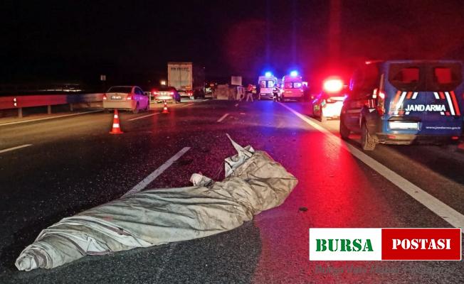 Kamyondan uçan branda hafif ticari araca takla attırdı