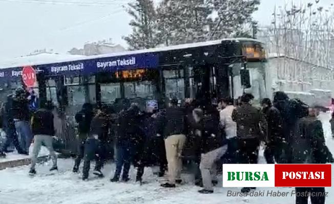 Kar nedeniyle yollar buz pistine döndü, araç sürücüleri zor anlar yaşadı
