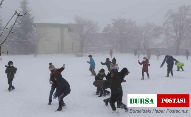 Kar yağışının etkili olduğu Bayburt’ta eğitime 1 gün süreyle ara verildi