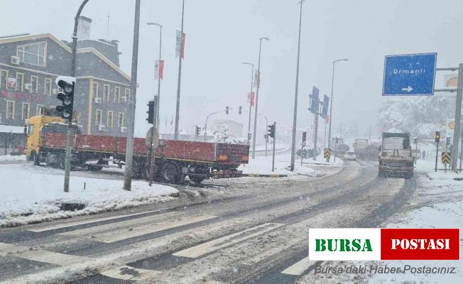 Karda kazaları beraberinde getirdi