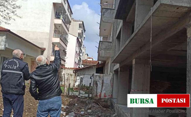 Karı-koca uyurken eve hırsız girdi