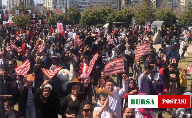 Karnavalda 1954 adet Adanaspor bayrağı dağıtıldı