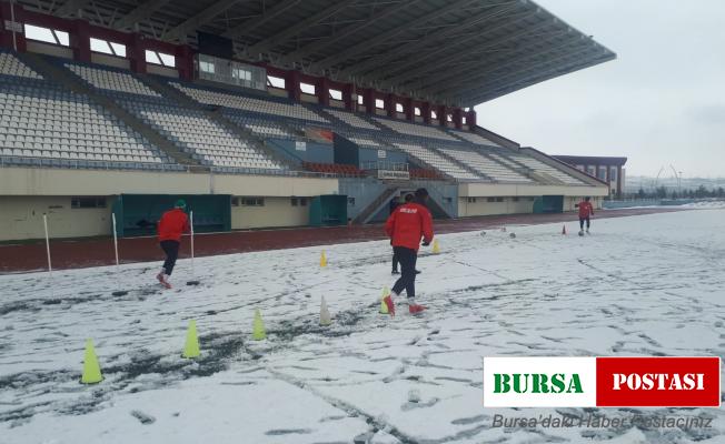 Kars 36 Spor kar altında çalıştı