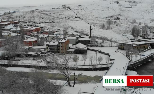 Kars’ta kar ve tipi 147 köy yolunu ulaşıma kapadı