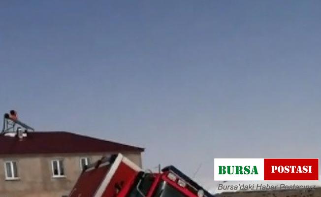 Kars’ta paletli ambulans yan yattı