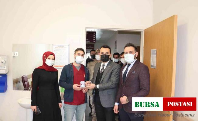 Kaymakam Çelik’ten sağlık çalışanlarına hediye