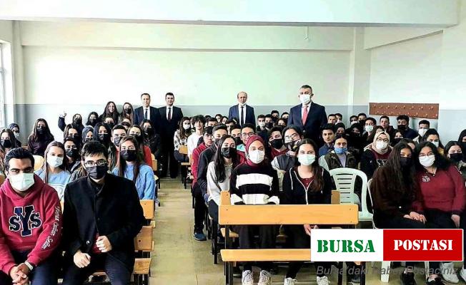 Kaymakam lise öğrencilerine başarının yollarını anlattı