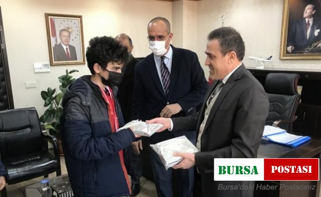 Kaymakam Memiş, satranç şampiyonlarını tebrik etti