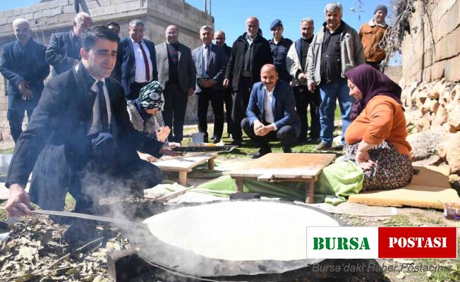 Kaymakam Sevgili, kadınlarla köy ekmeği pişirdi