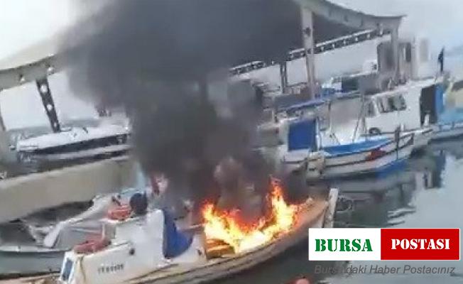Kendisine ait balıkçı teknesini benzin döküp yaktı