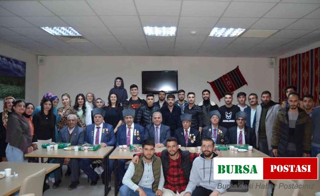 Kıbrıs gazileri üniversite öğrencileriyle anılarını paylaştı