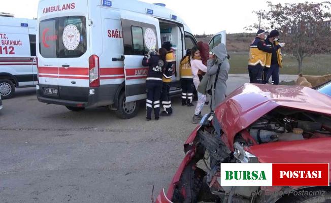 Kırıkkale’de hafif ticari araç ile otomobil çarpıştı