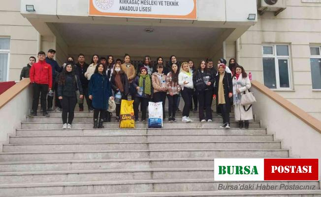 Kırkağaç’ta duyarlı öğrenciler sokak hayvanlarını unutmadı