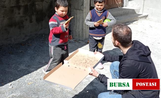 Kırsal mahallelerde çocuklara pasta ve pizza sürprizi