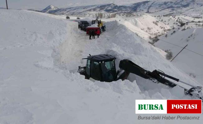 Kızaktan düşerek yaralanan vatandaş 10 saatlik çalışmayla hastaneye ulaştırıldı