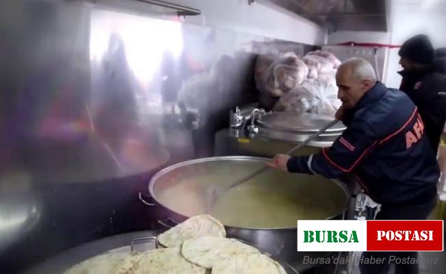 Kocaeli Büyükşehir Belediyesi’nin yemek tırı Ukrayna sınırında