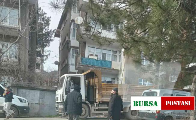 Komşuları ihbar etti, bir kamyon çöp boşaltıldı