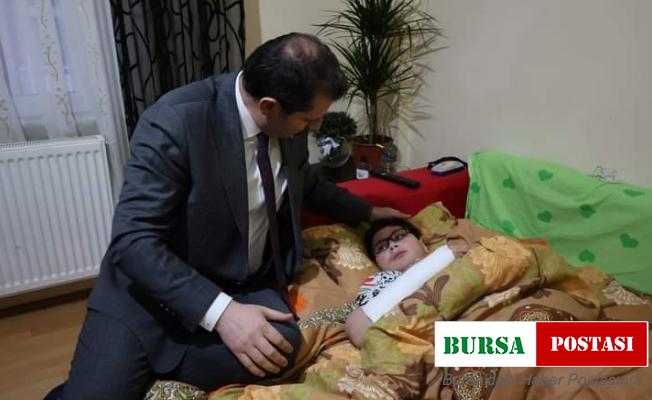 Köpekten kaçarken otomobil çarpmıştı, Vali ziyaret etti