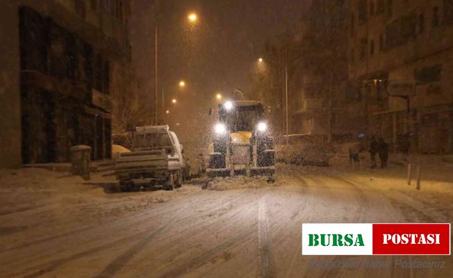 Körfez’de ekipler kar mesaisinde
