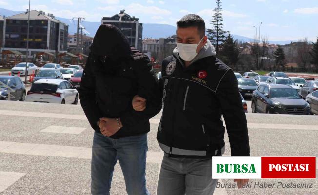 Kovalamacada yakalanan otomobilden çeşit çeşit uyuşturucu çıktı: 2 gözaltı