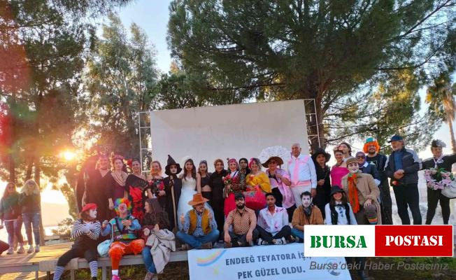 Köyceğiz’de renkli Tiyatro Günü kutlaması