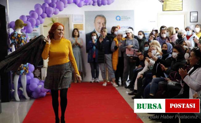 Kursiyerler, kendi diktikleri kıyafetlerin defilesini yaptı