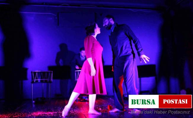 Kürtçe sahnelenen tiyatro oyununa yoğun ilgi