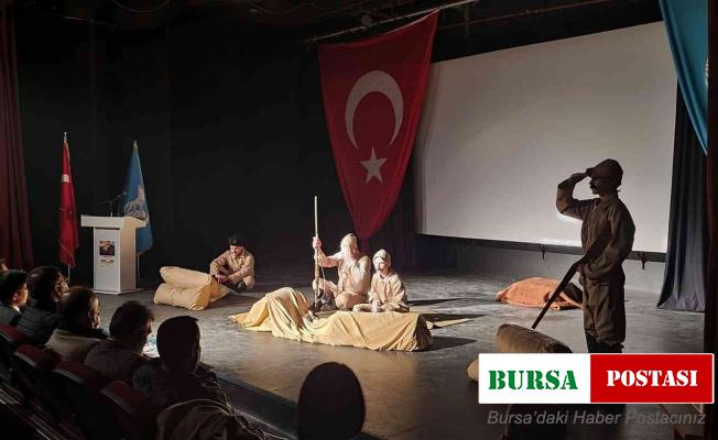 Kuşadası Ülkü Ocakları’ndan tiyatro gösterisi