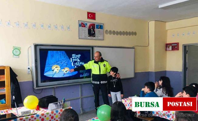 Kütahya polisinden öğrencilere temel trafik eğitimi
